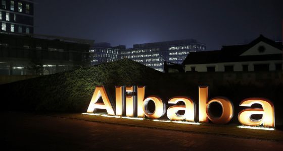 el_pais's tweet photo. El Día de los Solteros en China dispara las ventas del gigante del comercio electrónico http://t.co/h9b8DFHrId http://t.co/bcjt3SuAP3