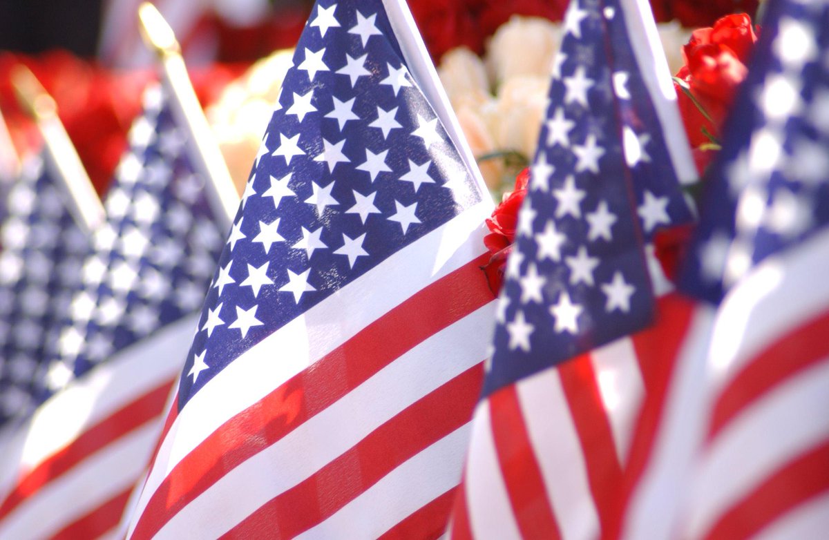 FDNY's tweet photo. Today the #FDNY salutes our veterans, who sacrifice so  much to keep our country safe. Thank you for all you do. http://t.co/f9agc7QBmS