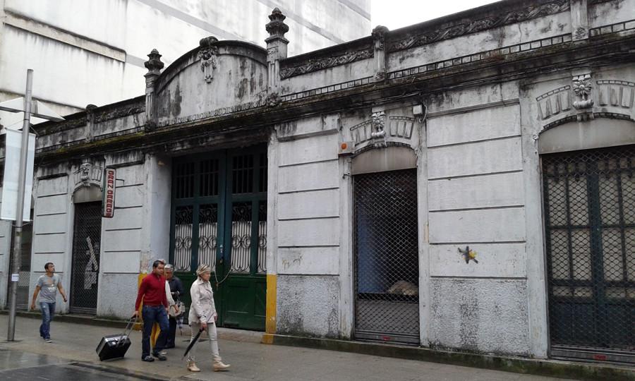 PontevedraViva's tweet photo. Patrimonio e Concello dan o visto e prace á reconversión do Gran Garaxe nunha tenda @Mango http://t.co/5ytWlChP2f http://t.co/SXuQWsritN