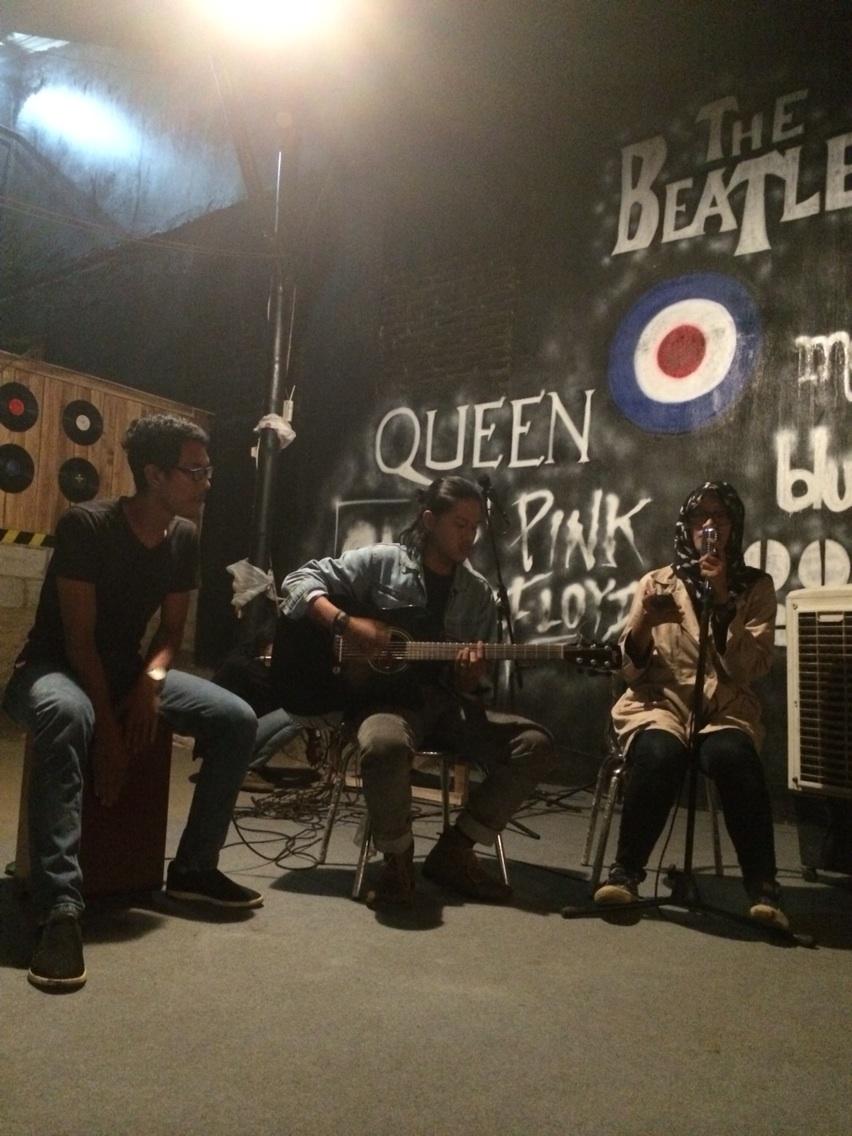 Selamat datang Komunitas Seni Fapet!!!! Pertama kali ngejam d JAMS tp penampilannya yahuuuudddd!!!