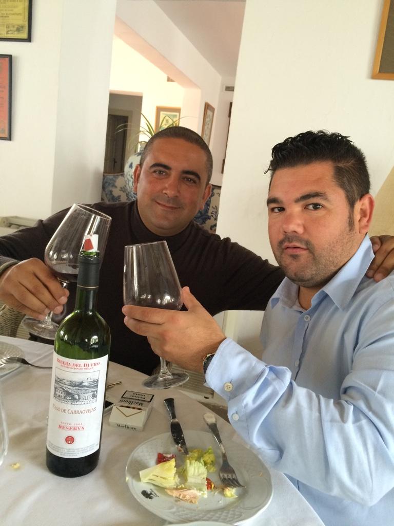 xinitoman's tweet photo. Con mi nuevo jefe en arcos garden http://t.co/It5Rpn56F3