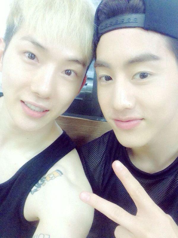 MikeySupp's tweet photo. มาร์คคึดูมีซัมติงกะควอนกว่าอีกนี่ยังไม่พูดเลยนะ 😂😂😂😂😂 #MarKwon http://t.co/ZOH30iMUuv