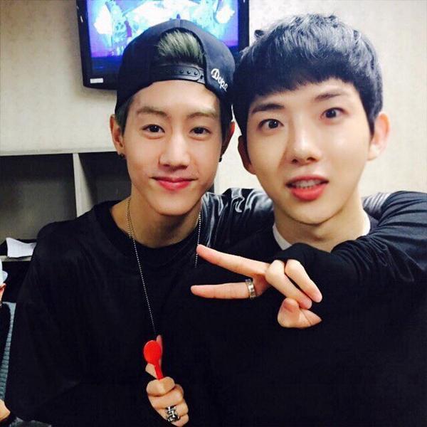 MikeySupp's tweet photo. มาร์คคึดูมีซัมติงกะควอนกว่าอีกนี่ยังไม่พูดเลยนะ 😂😂😂😂😂 #MarKwon http://t.co/ZOH30iMUuv