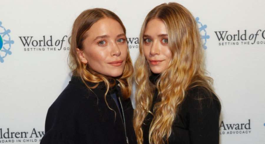antena3com's tweet photo. Mary Kate Olsen ya no se parece a su gemela Ashley Olsen tras pasar por el quirófano
http://t.co/69dsqagbqq http://t.co/zemItx2l55