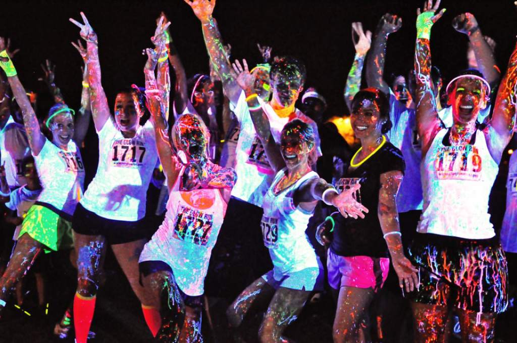 DiarioLaPrensa's tweet photo. Ahora toca pintarse de noche con el Neon Run. Aquí los detalles -> http://t.co/YtOK0JTyxu http://t.co/o6F4CABq47