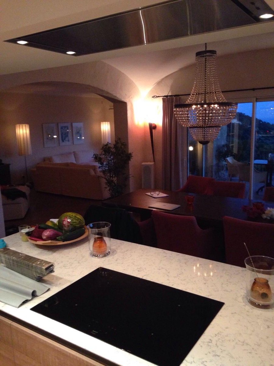 Proyecto Dissart Cuines #Girona, campana extractora Pure'Line NOVY a techo+ inducción inTouch.