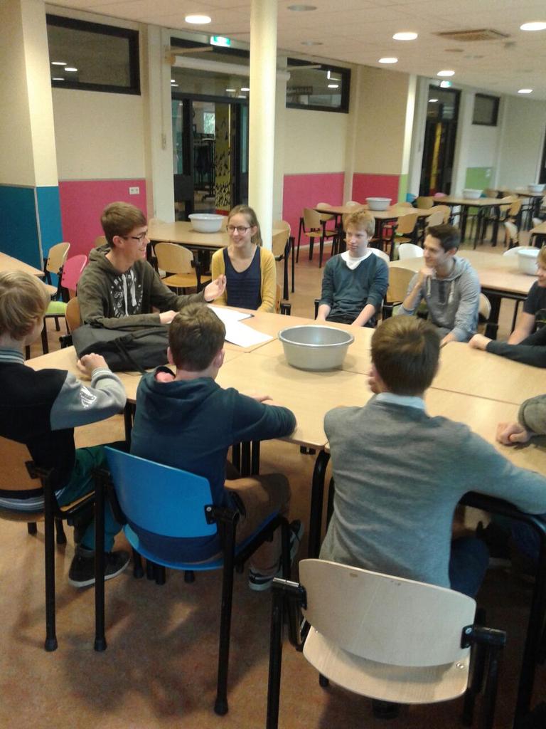 SFACTOR15's tweet image. Logistiek is alweer druk aan het vergaderen zodat S-Factor dit jaar nog een groter succes wordt!