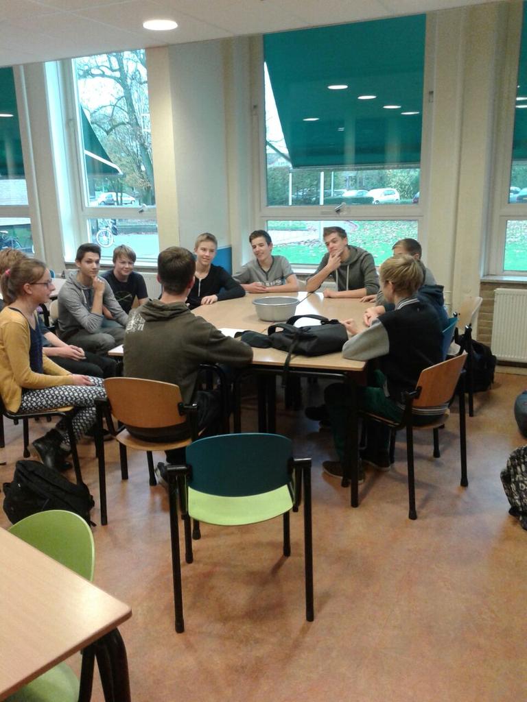 SFACTOR15's tweet image. Logistiek is alweer druk aan het vergaderen zodat S-Factor dit jaar nog een groter succes wordt!