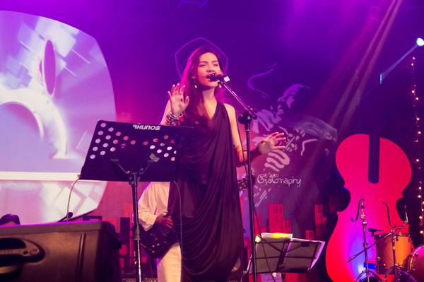 Mbakyu <a href="/MonitaTahalea/">Monita Tahalea</a> , makasih banyaaak udah ngasih performance paling unyutakuler di acara kami !!! Safe flight :')