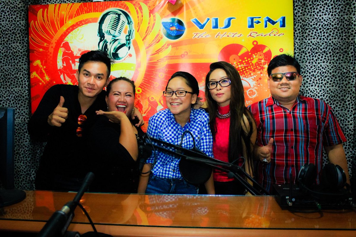 DAcademyID's tweet photo. :) RT @1015visfmradio: @DAcademyID @Lesti_Jenong_DA @ikif_DAcademy88 @FransDAcademy @TrinityOptimaP Terimakasih :) http://t.co/XUjUQPR8cb