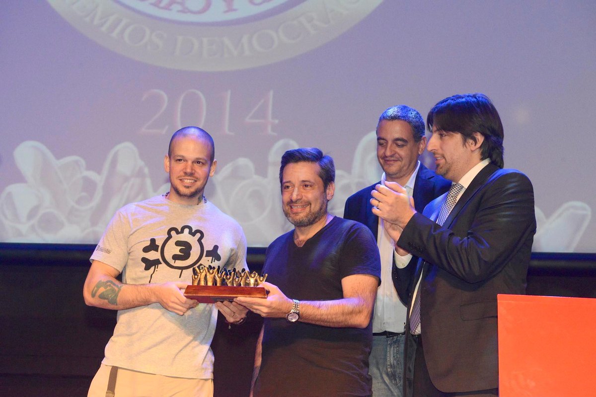 victorsmaria's tweet photo. Orgullo saber que la juventud continúa militando por defender la democracia latinoamericana. @Calle13Oficial #PD2014 http://t.co/18MZr9hWji