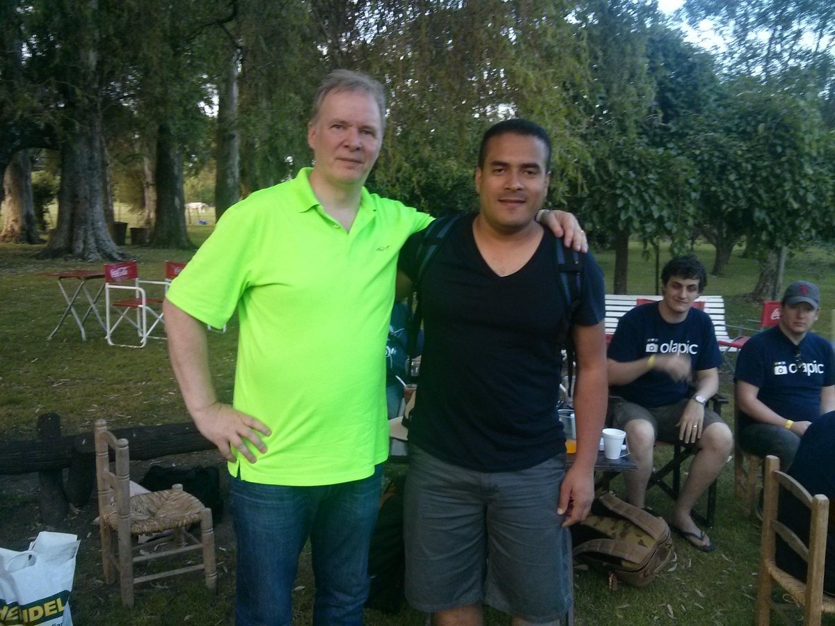 marcelgsantos's tweet image. Photo with @montywi creator of #mysql in @phpconferencear. #PHPConfAr