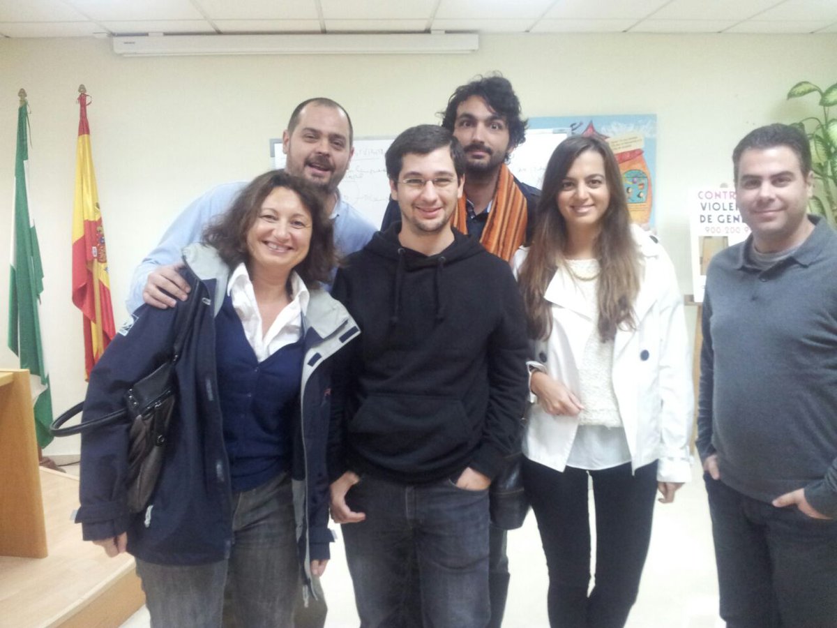 MalagaOption's tweet photo. Foto de familia #MastermindGroup @anunorod @Forma_Masiva @FabricaPrint @YuphomeSpain @proclases y @BeaRomUrb http://t.co/dbpyOIp3Kp