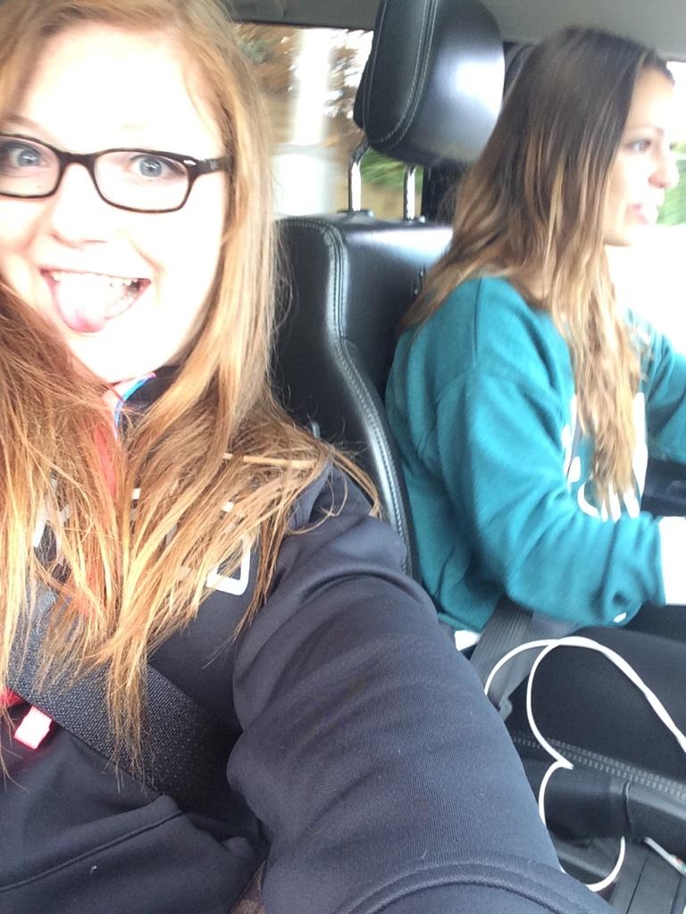 marissa_maguire's tweet image. @kacylhuntzinger #firstfav #yolo #selfie