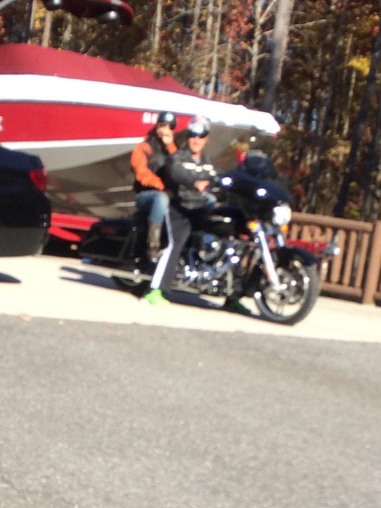 Aribents's tweet photo. Wow I love comin home to my dad driving some bitch on his motorcycle http://t.co/4xRJrUlQdf