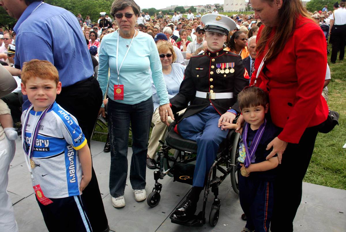 TIME's tweet image. We&apos;ve gathered dozens of incredible war stories from across America #TIMEVets -@gettyimages ti.me/11ei7rh