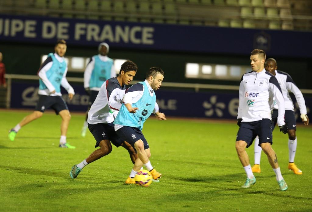 raphaelvarane's tweet photo. Photo à l'entrainement ce soir #EquipedeFrance #Tousfansdesbleus http://t.co/NFNFpITVU4