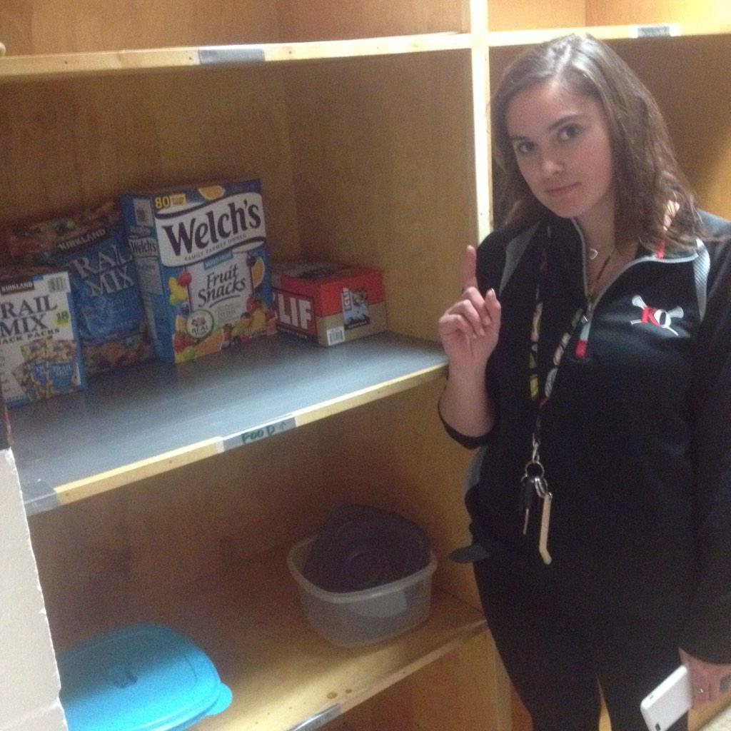 ko_puck's tweet photo. You know it's move in day when http://t.co/JMgPL2t5Ke