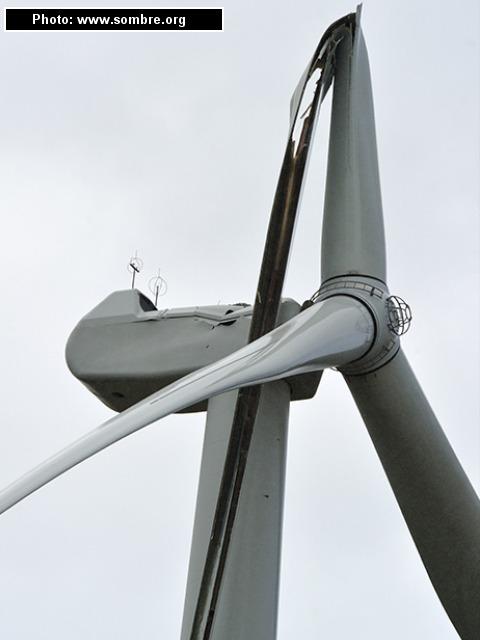 Kent_999s's tweet image. ROMNEY MARSH: Turbine blade reportedly hit and damaged by lightning yesterday at the Little Cheyne Court wind farm.