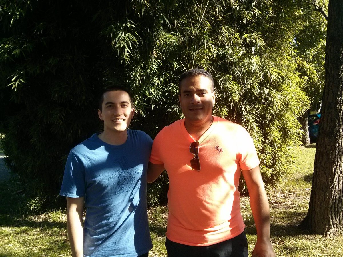 marcelgsantos's tweet image. Photo with @mitchellh creator of #Vagrant in @phpconferencear. ;) #PHPConfAr