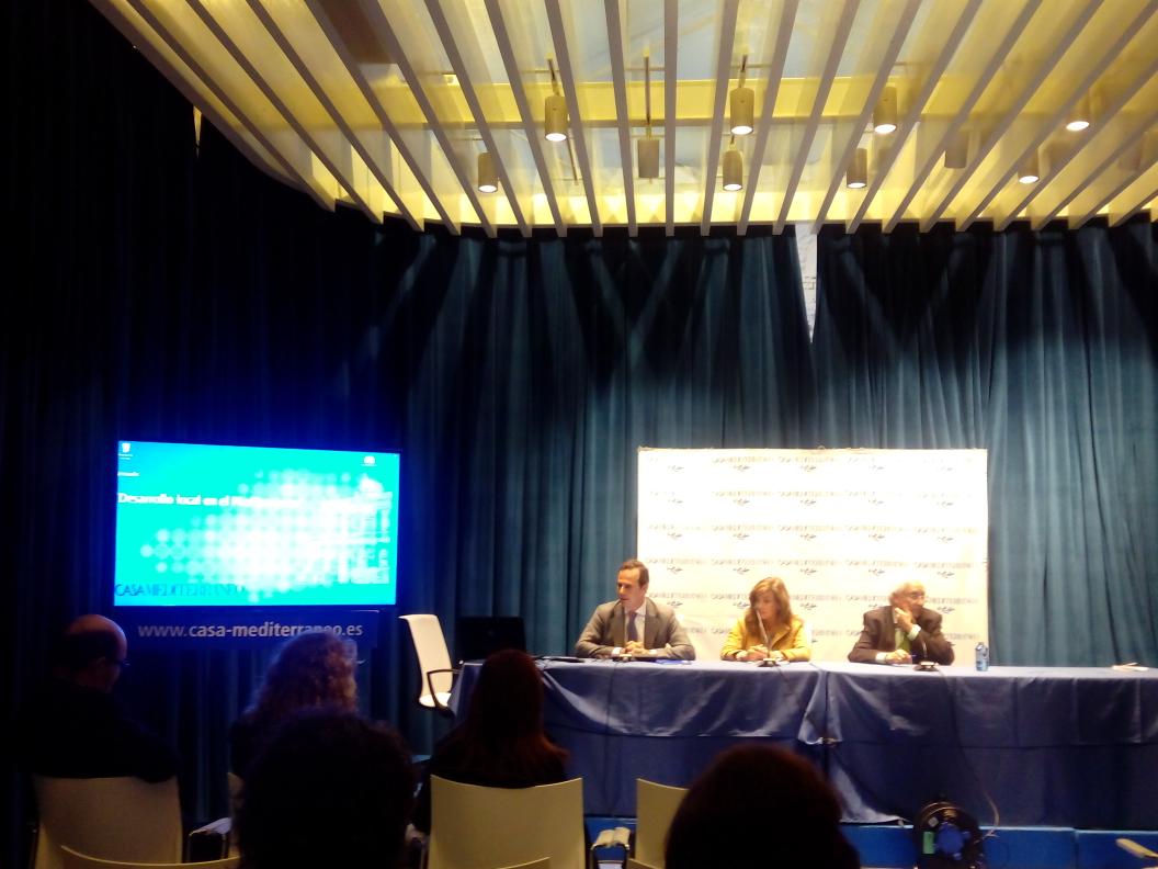 MeriyouPinoso's tweet photo. Clausura Jornada #desarrollolocal a cargo edil @CarlosCast_Marq  y nuestro compañero @pepemazon en Casa mediterráneo http://t.co/6D7RphvezR