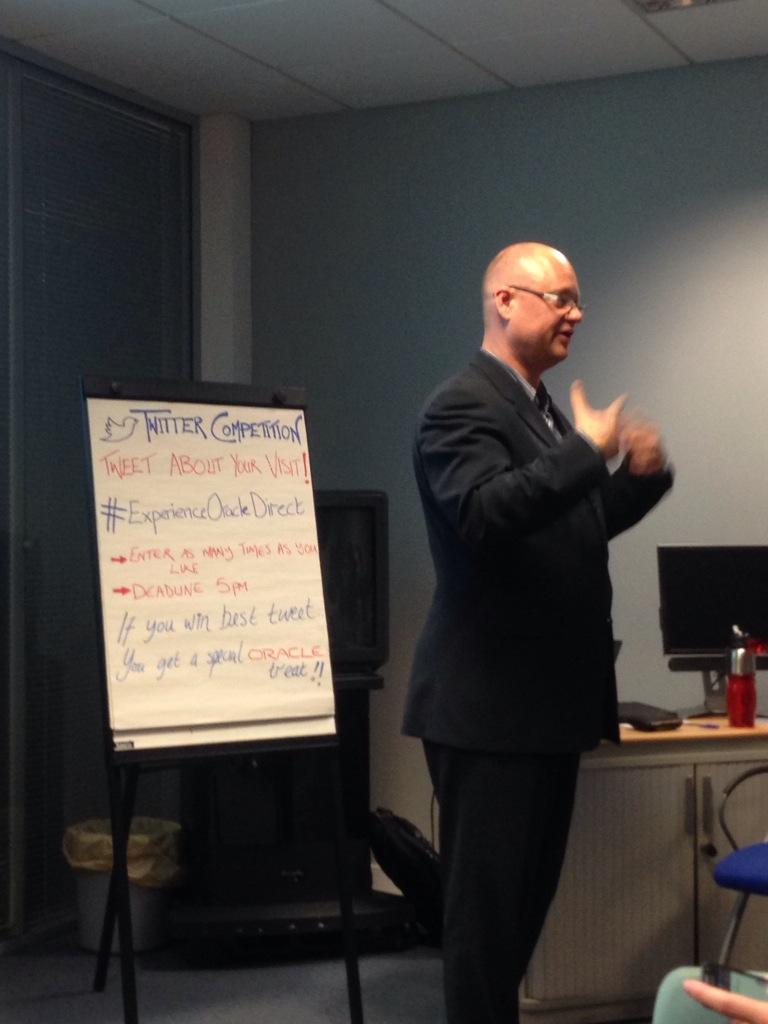 ericwachtmeiste's tweet photo. #ExperienceOracleDirect O-radical presentation by @Lartaylor http://t.co/vGt0L3yn9s