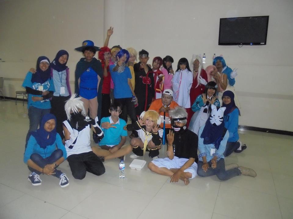 cosmo_malang's tweet photo. jreng jreng!!! ini dia foto punggawa cosmo bareng panitia Festival Inspirasi di UM hari minggu lalu :D #festInspirasi http://t.co/KPKAZfrNQm