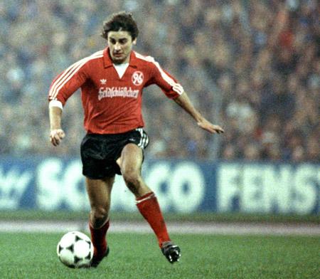 Bundesliga_DE's tweet photo. Heute vor 29 Jahren: @hannover96 macht dank #Surmann & #Reich kurz vor Schluss den Sieg gegen @Eintracht_News klar. http://t.co/NnhU0puk2r