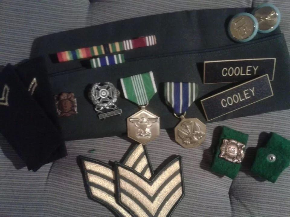 doricooley's tweet photo. Happy Veteran's day to these special Cooley men. #GoArmy #DadAndBrother http://t.co/F556nOtQHW