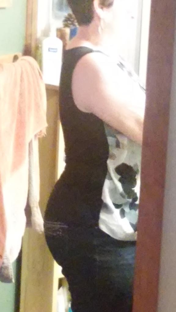 TwerkingOnDaddy's tweet photo. Now I know where I get my booty from. #MomBooty http://t.co/Vfz0zxHDoc