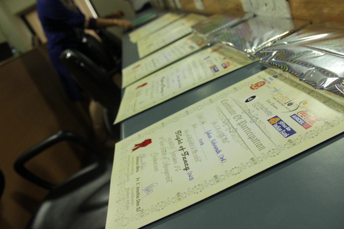 LitSoc_XIMB's tweet photo. Recognition awaits the winners of Flight of Fancy at @ximbee #FoF14 #Xpressions14 http://t.co/VVtjITzALp