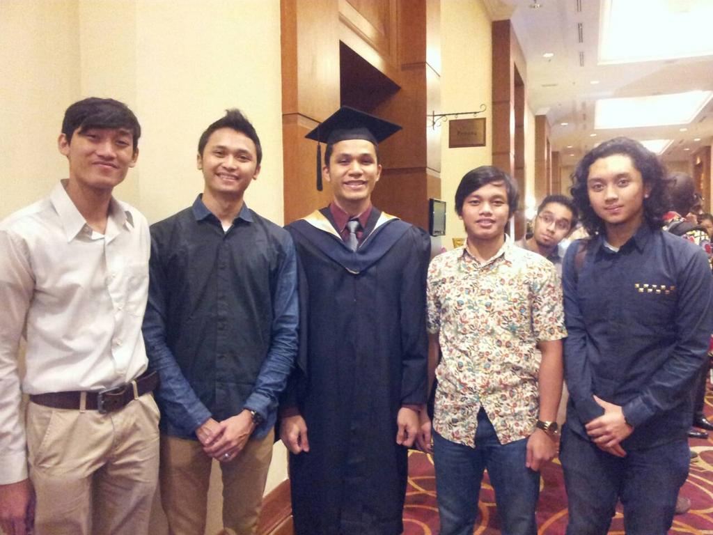 PapaKilo_ISA's tweet photo. Selamat bang Rio atas kelulusannya :D http://t.co/CW3wj4RRhG