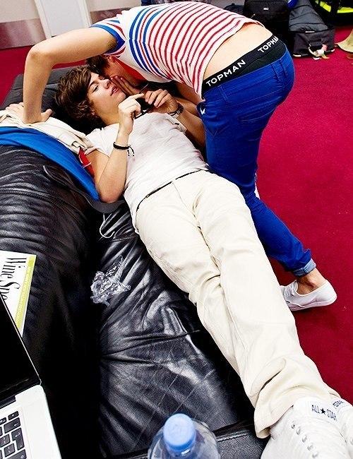 hydrargyrurn's tweet image. Луи и Гарри - идеал любви #StopToControlLarry