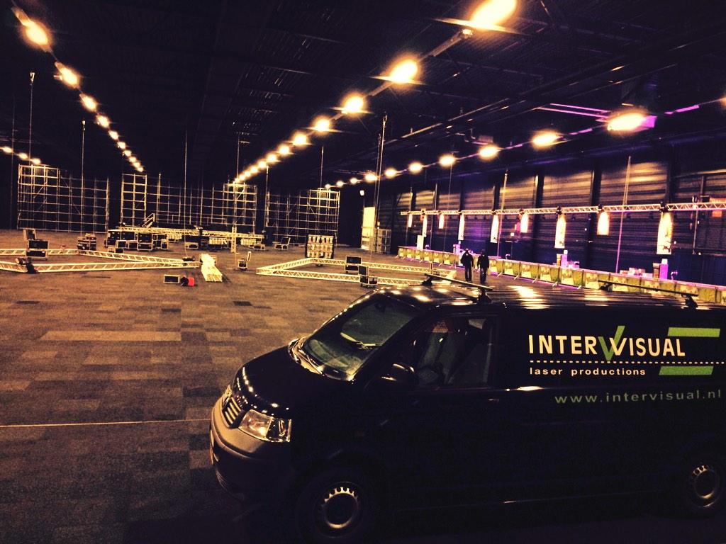 IntervisualLP's tweet photo. We zijn begonnen met de opbouw van @PumpUp90 #PumpUpThe90s #put90 @Evenementenhal #Hardenberg @EvenementenHB http://t.co/mQ6vtstfXp