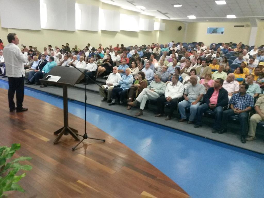 milimarca's tweet photo. @jorgeroig en Nva Esparta: "ojalá los empresarios pagáramos a los trabajadores, lo q pagamos en impuesto al Gobierno" http://t.co/TA8gT7QWyG
