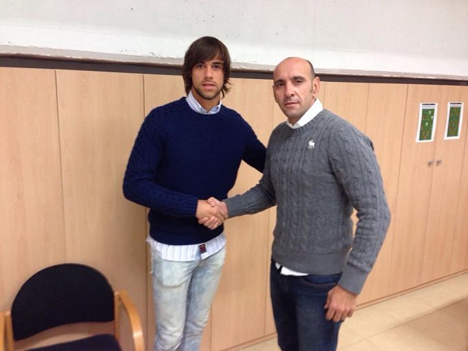 SevilleFR's tweet photo. José Antonio Caro, jeune gardien prometteur de 20 ans, vient de signer un contrat professionnel jusqu'en 2016. http://t.co/WiDfKF97XI