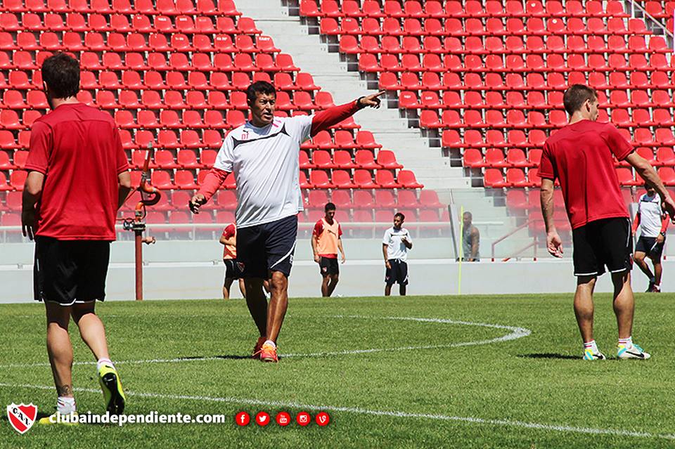 Almirón: "Superar los 34 puntos y entrar a la Sudamericana"