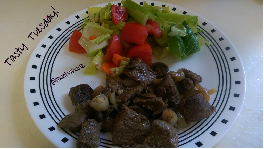 coachshanz's tweet photo. My lunch! All local vegetables in the salad and grass fed non gmo meat with organic mushrooms and onions! http://t.co/b0QnS8Ekan