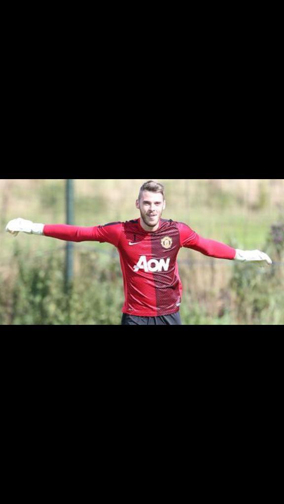MoreFunFootball's tweet photo. This guy will be the best goalkeeper in the world soon. Admit it! http://t.co/V3UJenK1NS