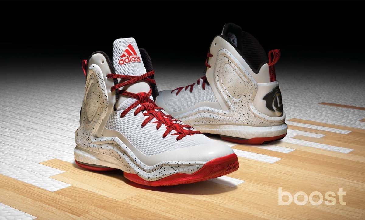 adidasHoops's tweet photo. .@drose had 24 &amp; 7 last night in the Home colorway of the #DRose5 #Boost. Get your pair here: http://t.co/iophtSVWgY http://t.co/eHk6Ts7NDn