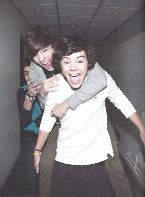 sorrisodilarry's tweet image. TORNIAMO A QUESTI TEMPI, PER FAVORE 😭 #StopToControlLarry