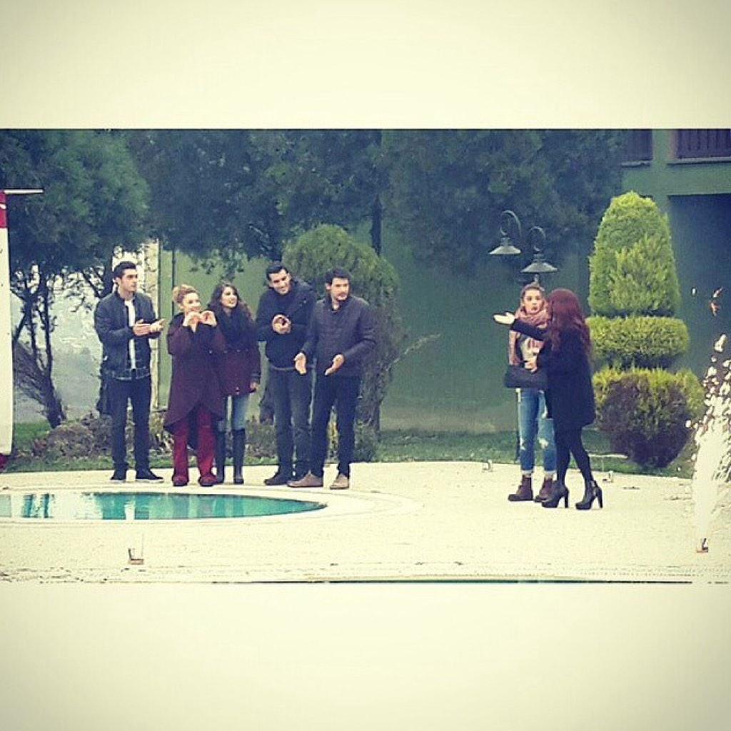 AcelyaTploglu's tweet photo. Sett ☺ @BaysalDenizi @furkanndic @selnliklii_ ☺ http://t.co/1lJs7NR4b3