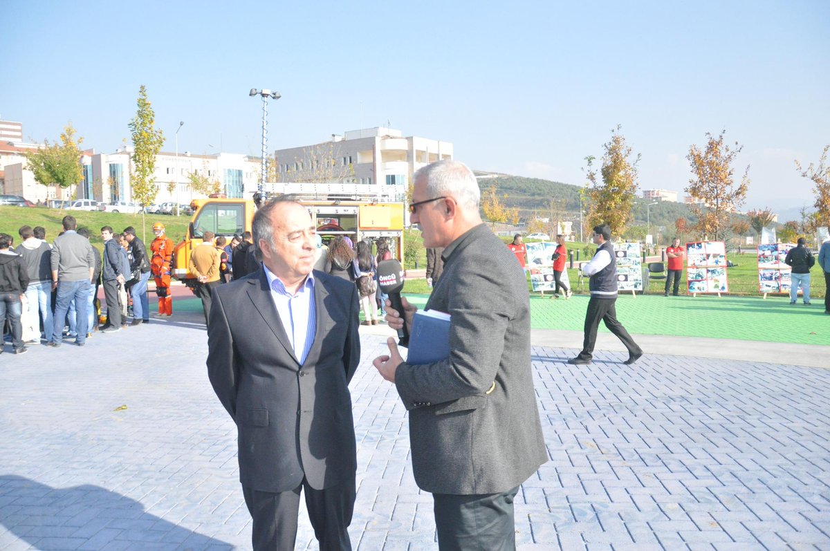 Doç. Dr. Oğuz Gündoğdu'yla  Düzce'de depremi konuştuk.
