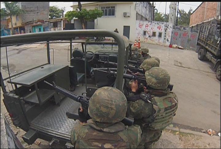 sbtnews's tweet photo. #SBTBoletim Uma pessoa é assassinada a cada 10 minutos no Brasil, segundo Fórum Brasileiro de Segurança Pública. http://t.co/tY83KsKfBH