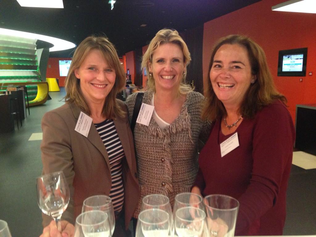corinetoussaint's tweet photo. Dolle boel bij #commgres14. Als enige met @Maria_Stokvis en @mariekelander nog op de borrel van #commgres14 http://t.co/2puMEO6zl9