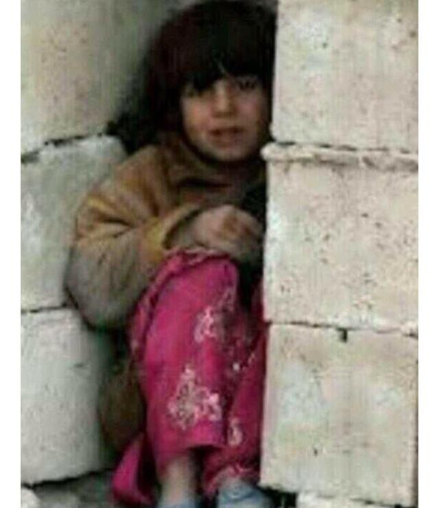 أطفال سوريا حملو الهم وأختبؤا بين الجدران
قلوبهم مرعوبه من اذى الطاغيه بشار لهم
اللهم إحفظهم بحفظك وعجل بنصرهم ي كريم