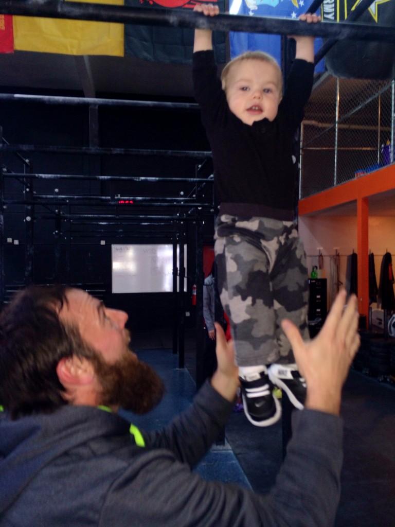 shaycarl's tweet photo. 100 pull ups today! #NoProblemo #Crossfit #BabyFit http://t.co/sEnsgVjfP8