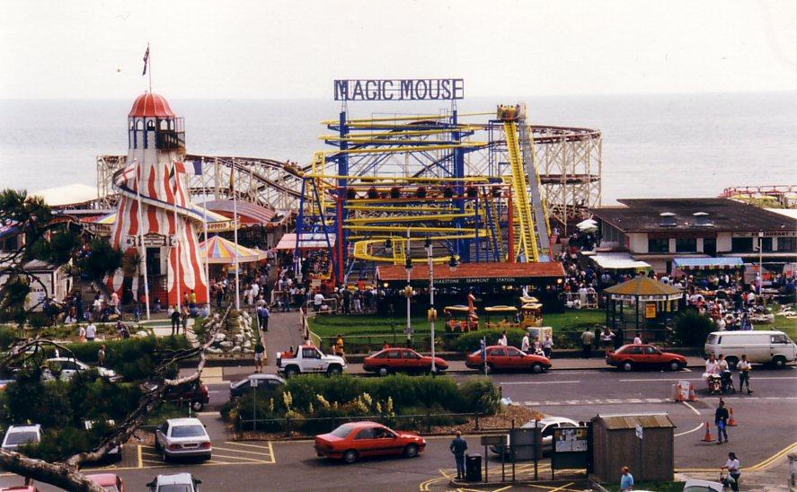 Ianthepostie's tweet image. just think, there are kids growing up in #folkestone today who will only know the seafront as a big empty grey space!