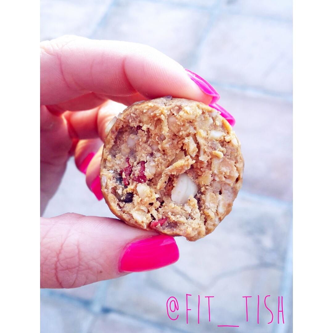 fit_tish's tweet photo. Post Workout Snack💪🍓🙊 My Goji berry protein balls💋💋 #fitfam #musclecandy http://t.co/WyjBTwMXcT