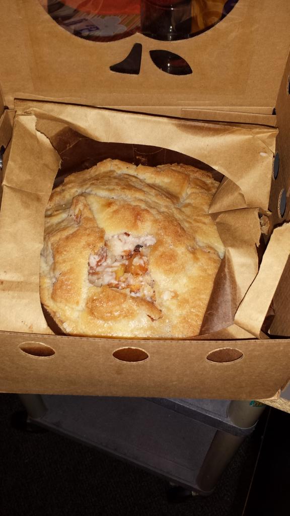heidenreiter's tweet photo. .@ChipBrewster brings back apple pie from Elegant Farmer. @BRadakovich takes a bite from the middle. WTH. #workfoul http://t.co/gr3LUzy8VY